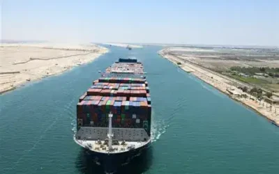 Morze strachu i rachunek ryzyka. Dlaczego globalna żegluga wciąż omija Kanał Sueski