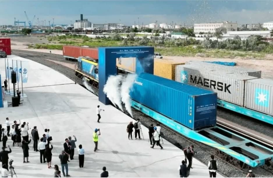 Pierwszy etap terminalu kontenerowego został otwarty w kazachskim porcie Aktau